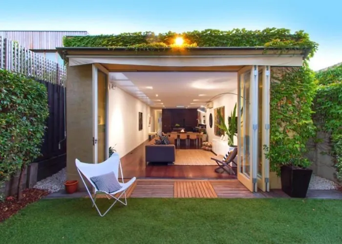 St Kilda Style - Stunning 3 Bedroom House