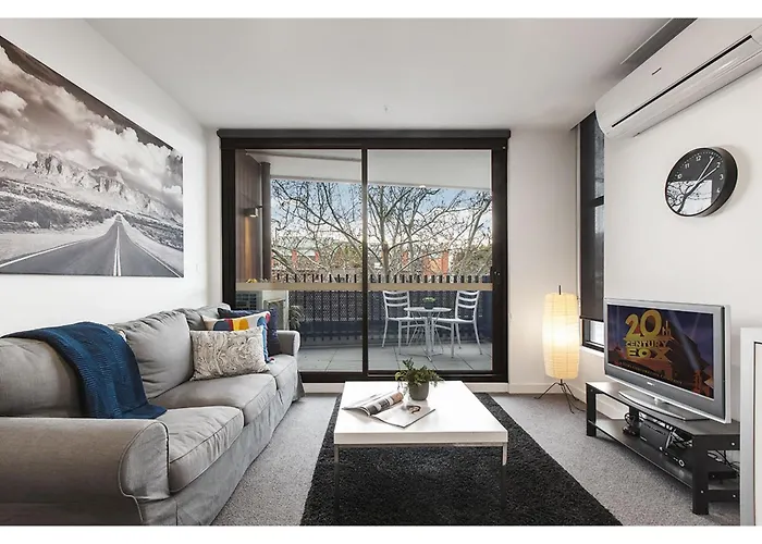 Modern 2 Bed Apartment In Trendy Collingwood