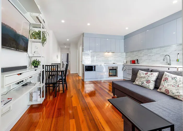 Home Away From Home In Footscray