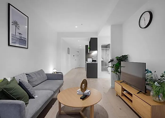 Graceful 2 Bed 2 Bath Apt Near Cbd Tf704A24
