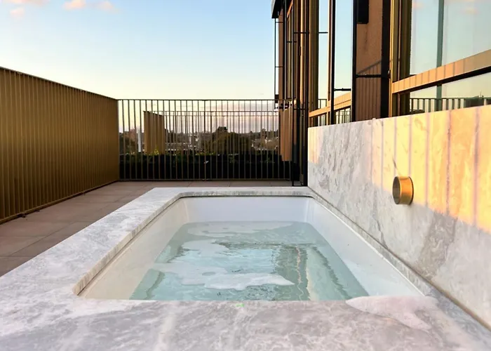 Soho Penthouse - City View With Outdoor Bath