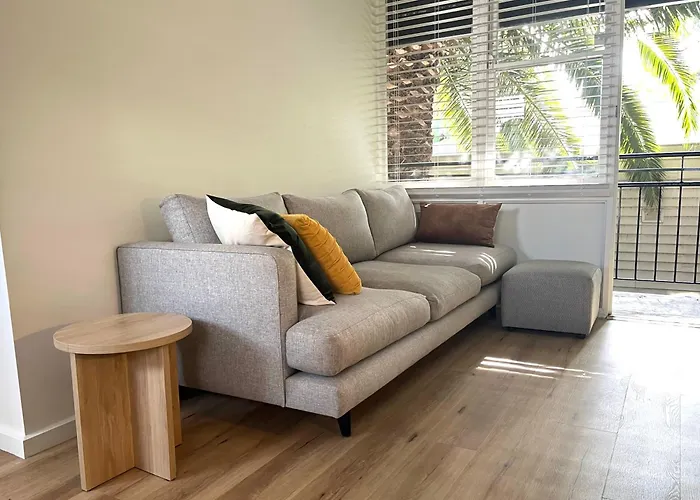 St Kilda Apt Close To Beach