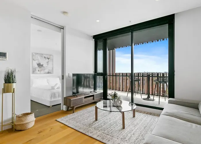 Central Charm Located In The Heart Of Ivanhoe