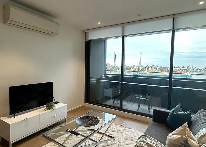Wyndel Apartments One Bedroom Mel883Col210S