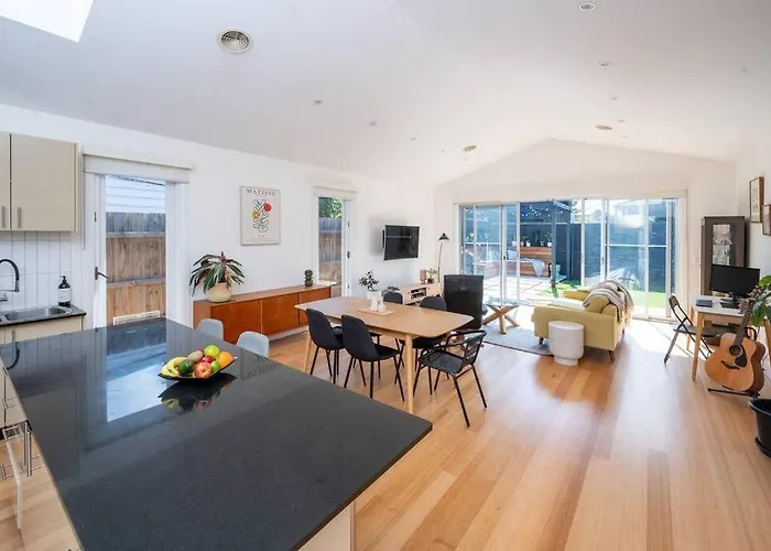 Spacious Light-Filled 3Bd Sanctuary In Northcote