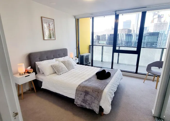 City Retreat With Amazing Views And Free Parking