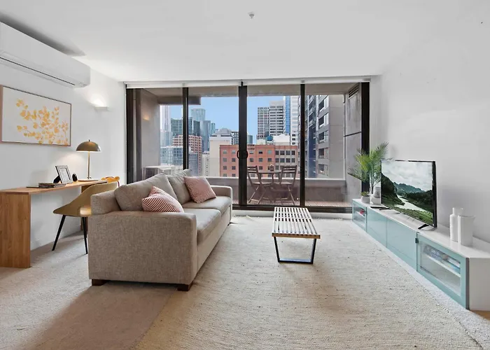 Modern 1-Bed City Apartment With Pool And Gym