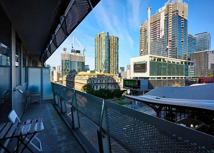 Collins Street Chic - Your Stylish Getaway