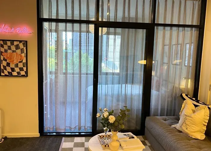 Emporium & Church View - Sunlit 2Br Apartment