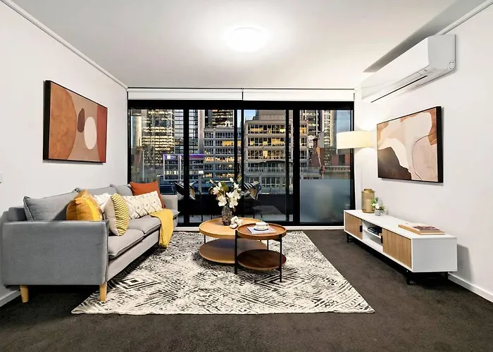 Melbourne Luxury - Pool, Gym, Views & Free Parking