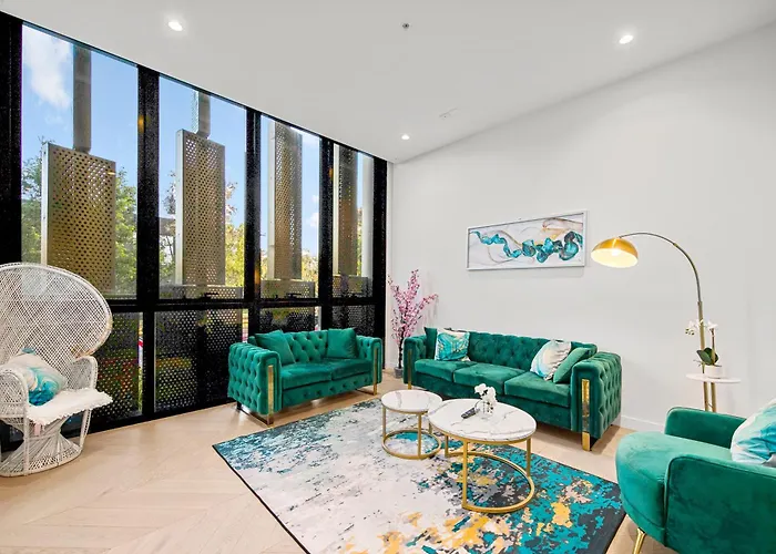 Luxury Vip 4-Bedroom Townhouse In Port Melbourne