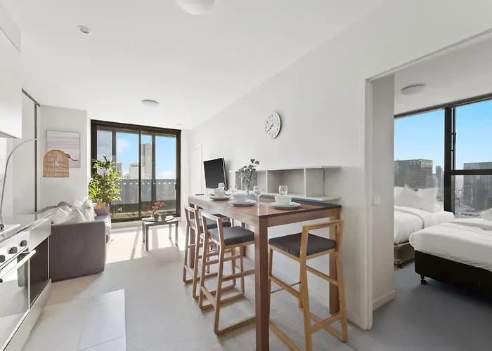 Modern 2Br On Collins Skyline Views & Parking