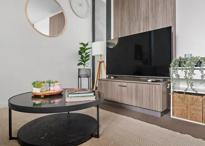 Comfy 2Br, Skyhigh Views, Pool And Gym