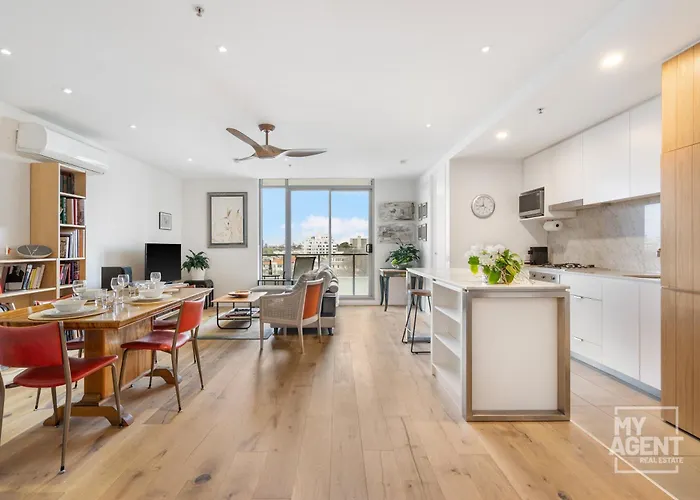 Experience Port Melbourne On Delightful Dow Street