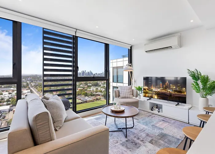 Elegant Inner-West 2-Bed With City Views & Pool