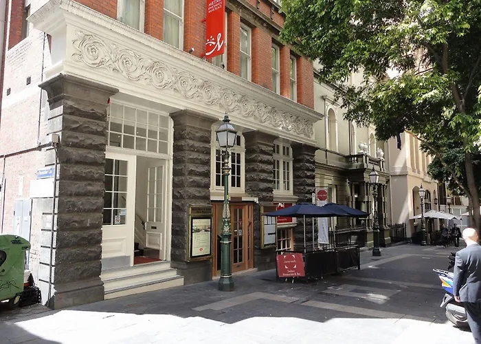 Metro Apartments On Bank Place