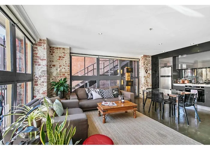 Chic Warehouse Apartment In Hipster, Foodie Hub