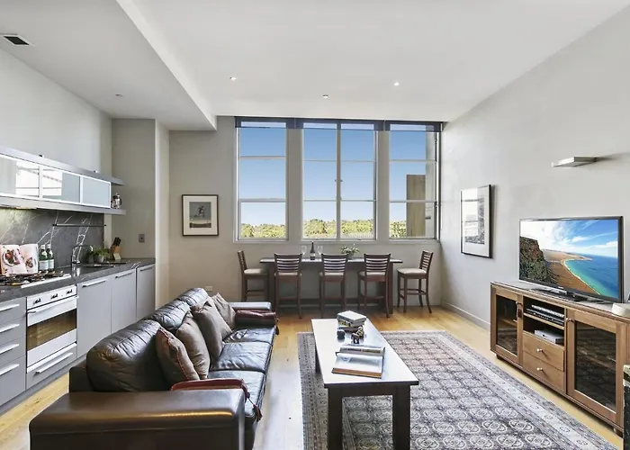 Historic Art Deco Pad For Food And Art Lovers