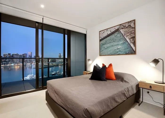 Orange Stay At Collins Wharf