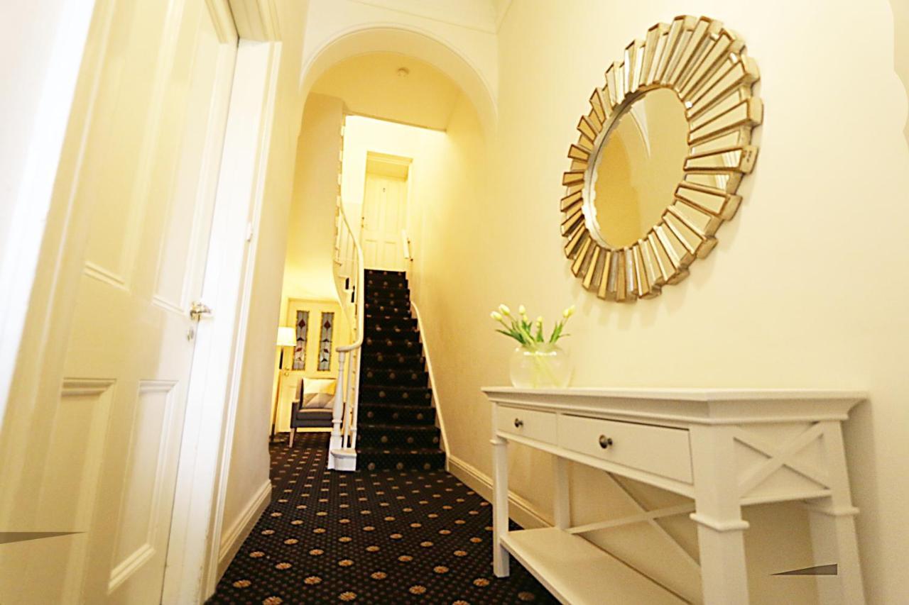 Carlton Terrace 3*