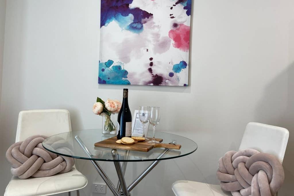 Apartment 10a Brunswick Living Close To And Cbd Free Wifi Tram At Doorstep *