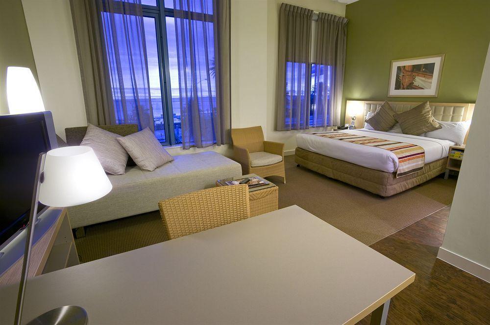 Novotel St Kilda Hotel