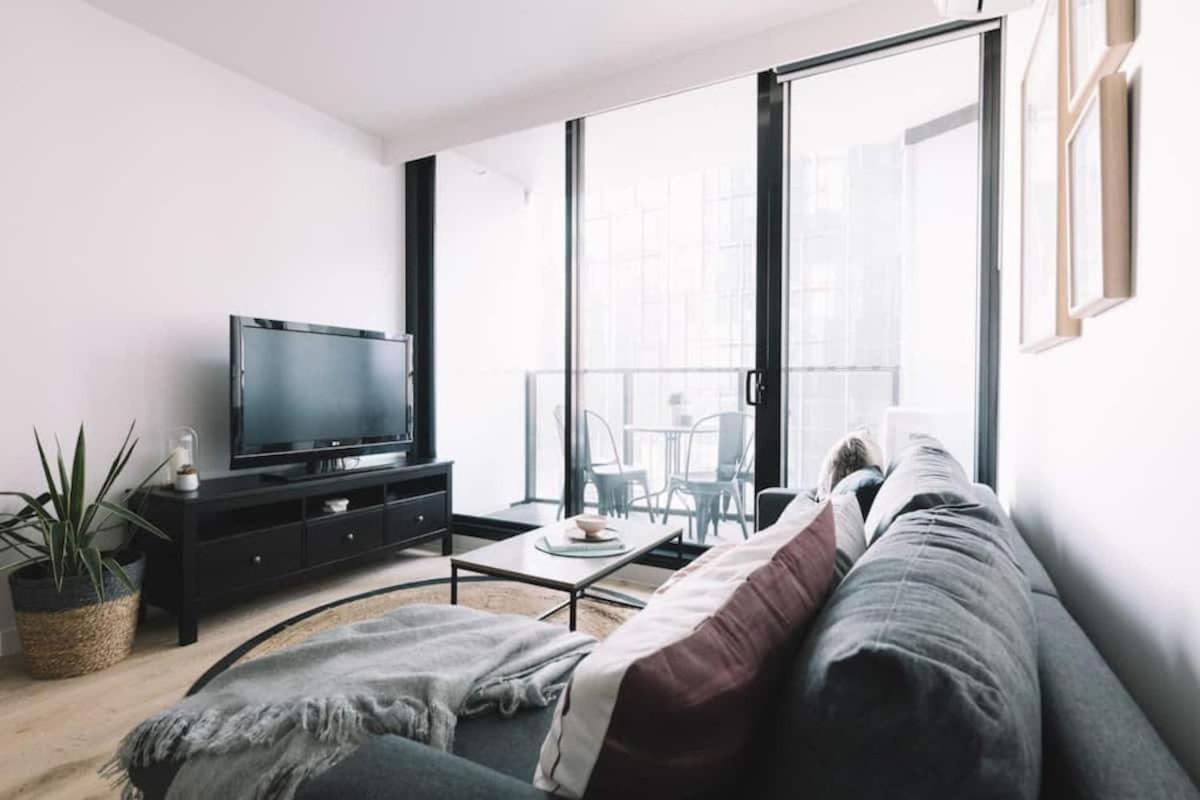 2br Prime Location! Near Qv Market & In Free Tram Zone Apartment *