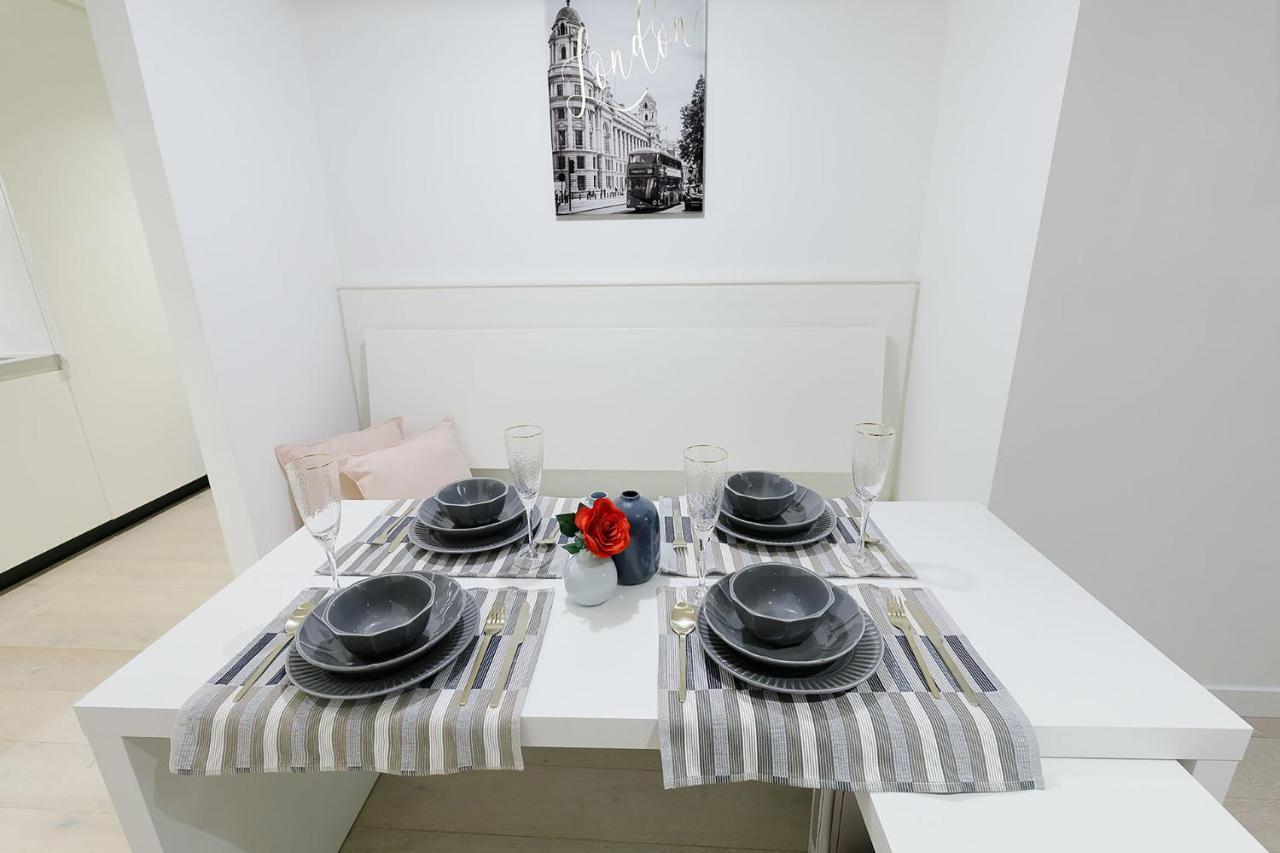 Skyline Serviced Central Best Location,open Balcony&parking Apartment Melbourne
