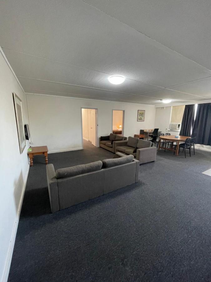 Parkside motel