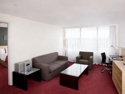 Hotel Airport By Ihg 4*