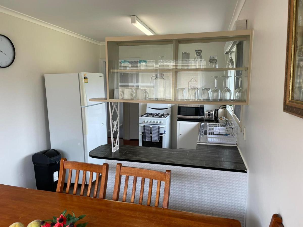 Holiday home 3 Bedroom Family House Close To Airport *