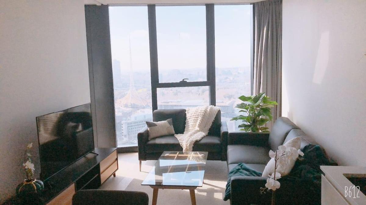 New Luxury 1br Apt, Infinity Pool Apartment Melbourne