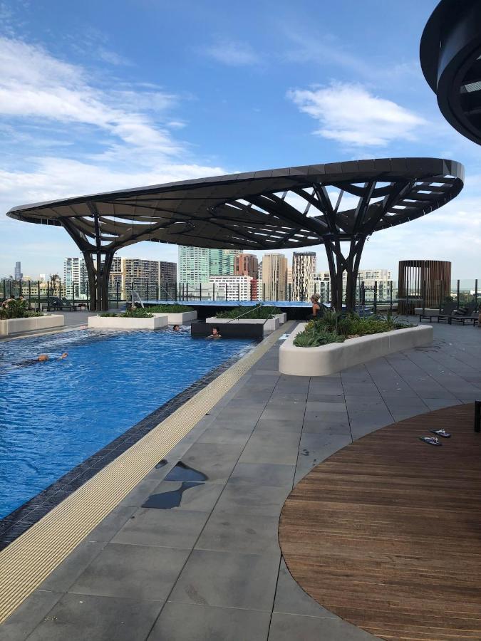 New Luxury 1br Apt, Infinity Pool Apartment Melbourne