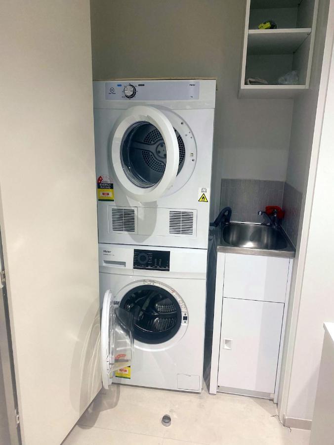 New Luxury 1br Apt, Infinity Pool * Melbourne