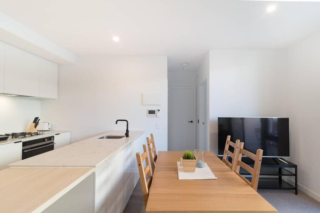 Spacious 2br Brunswick Apt