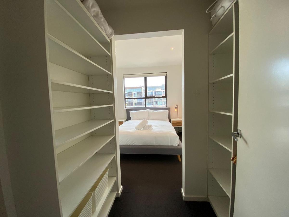 Stylish Port Apartment Melbourne