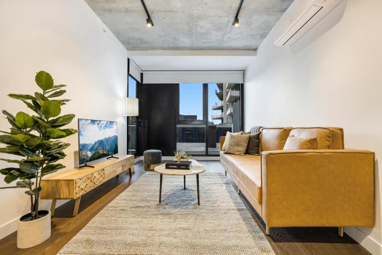 Near Botanic Garden With Gym, Sauna & Parking Melbourne