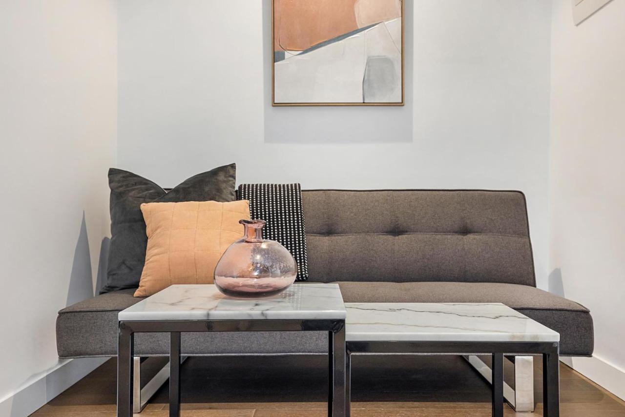 Near Botanic Garden With Gym, Sauna & Parking Melbourne