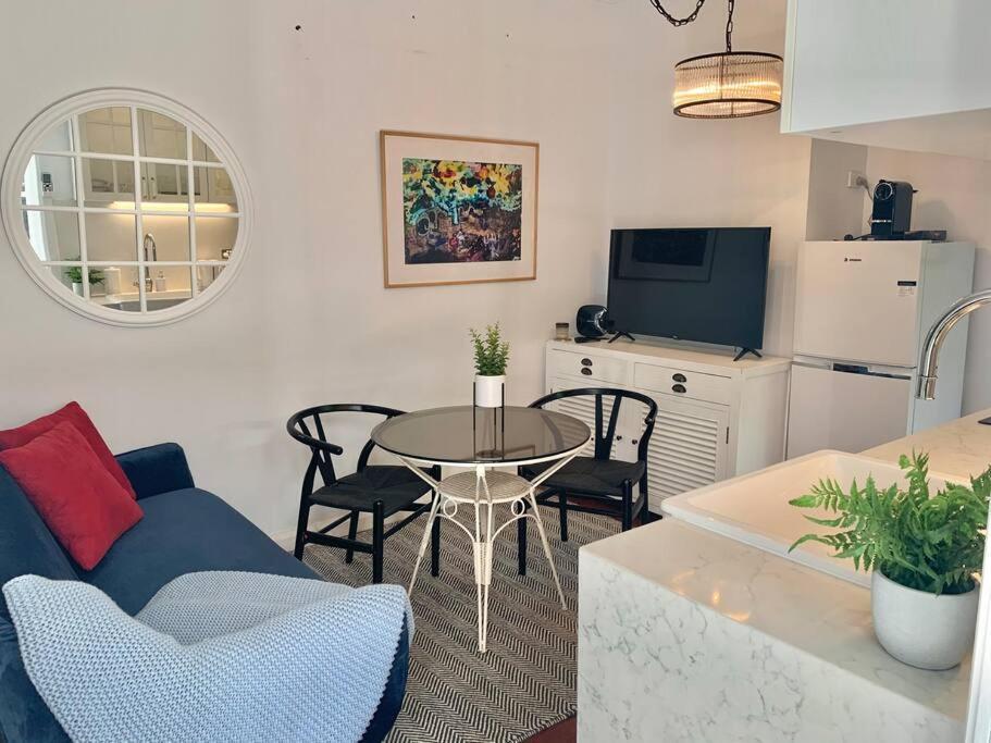 Apartment Stylish Private Studio, Close To Beach, Wifi, Parking