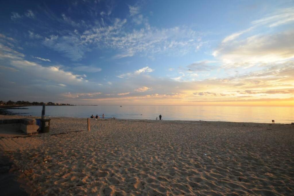 Stylish Private Studio, Close To Beach, Wifi, Parking