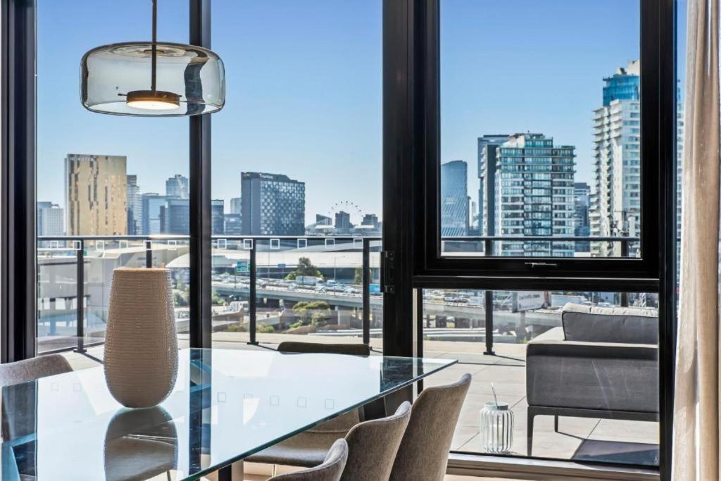 Luxury Penthouse With Astonishing Bay And Views Apartment
