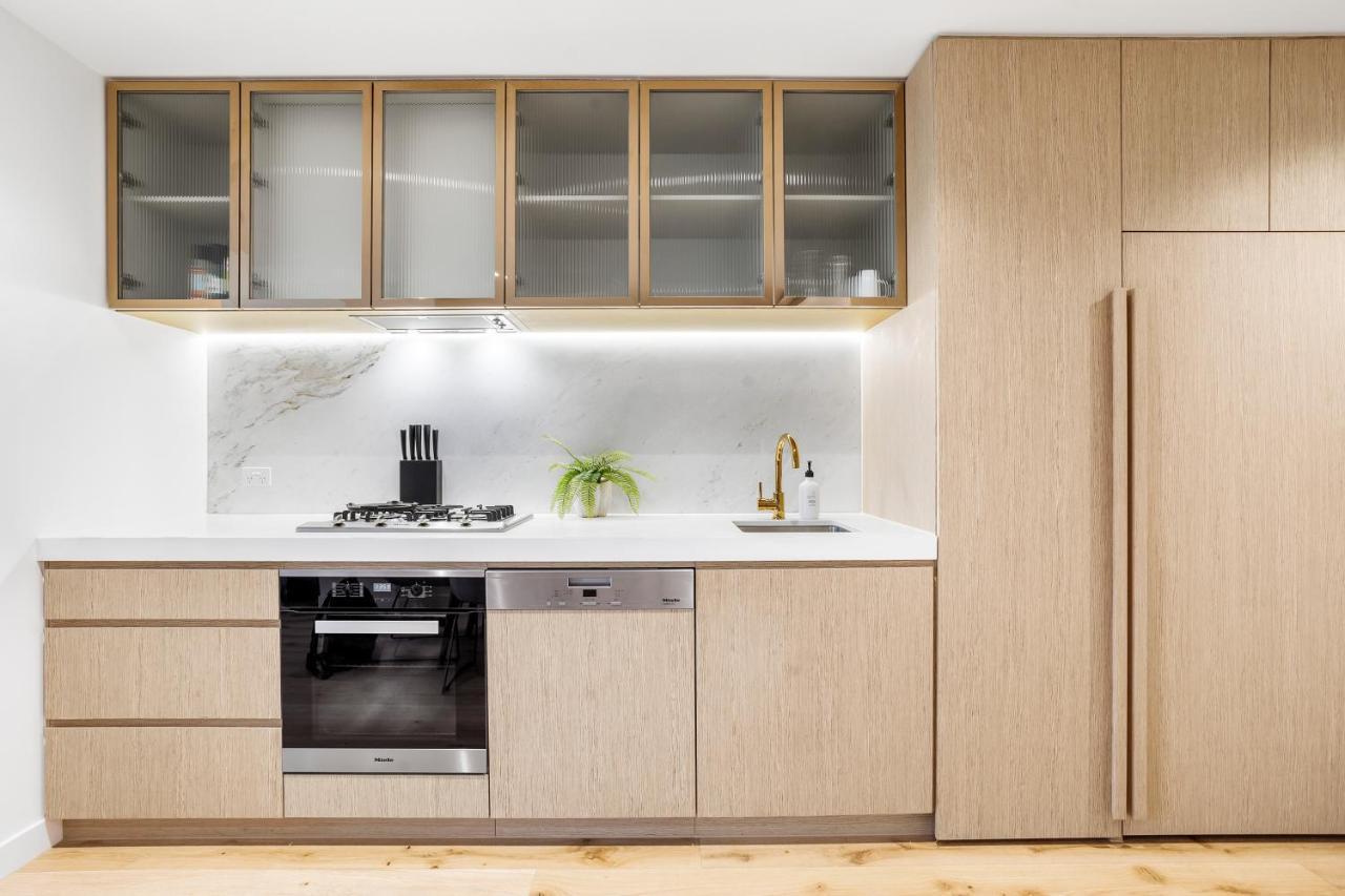 Luxuria - Collins House Apartment