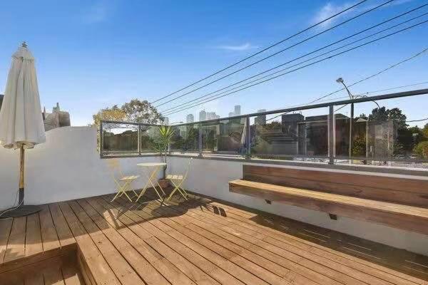 Cheerful 2 Rooms, Large Balcony With Hot Tub Apartment