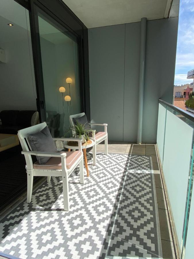 Modern Quiet 1 & 2 Bed Opposite Park *
