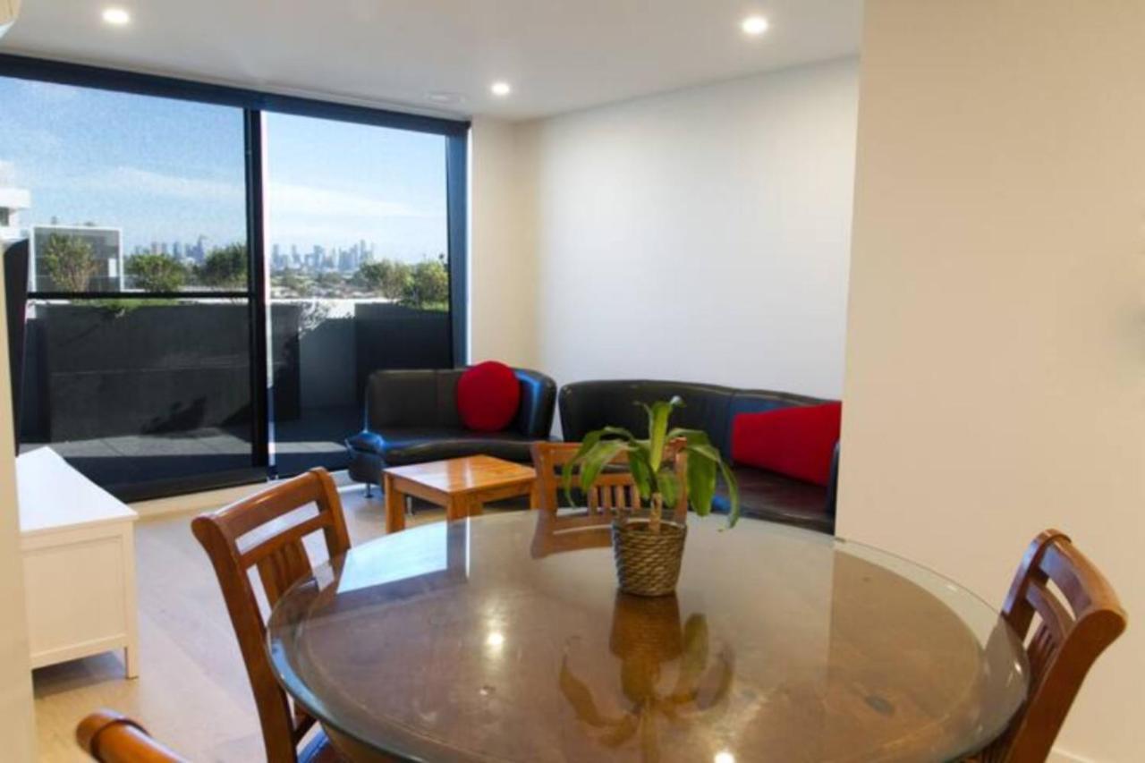 New Spacious 2 Bedroom With Gorgeous Views Apartment