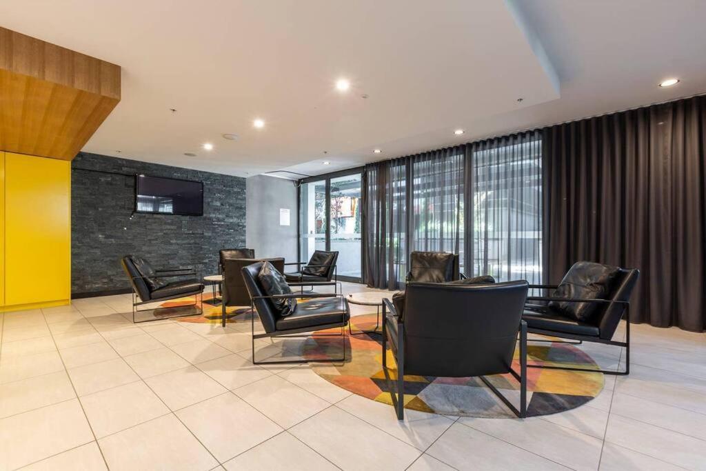 Apartment Marvel Stadium Views In Cbd *