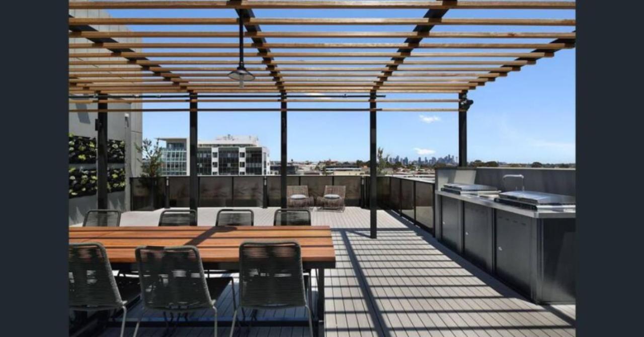 New Spacious 2 Bedroom With Gorgeous Views *