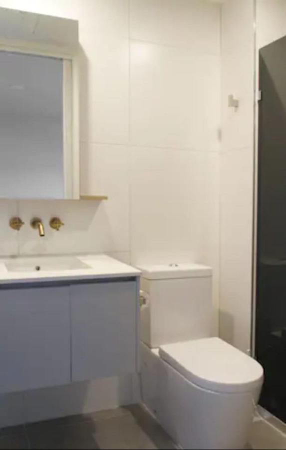 New Spacious 2 Bedroom With Gorgeous Views *