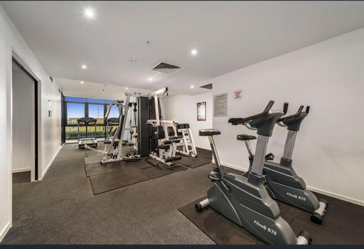 Lovely Waterfront With Swimming Pool And Gym In The Heart Of Docklands * Melbourne