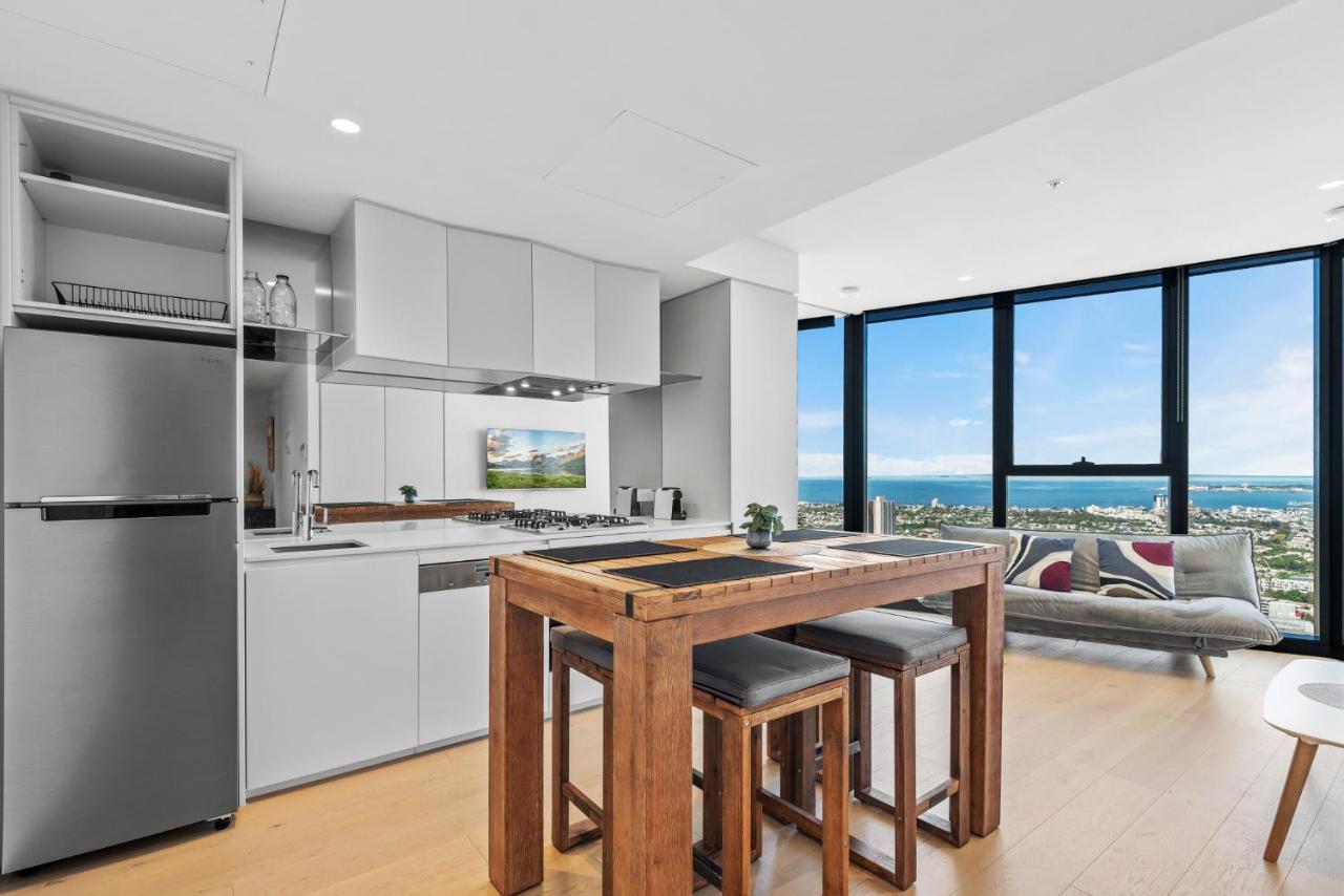 Modern Penthouse With Views Melbourne